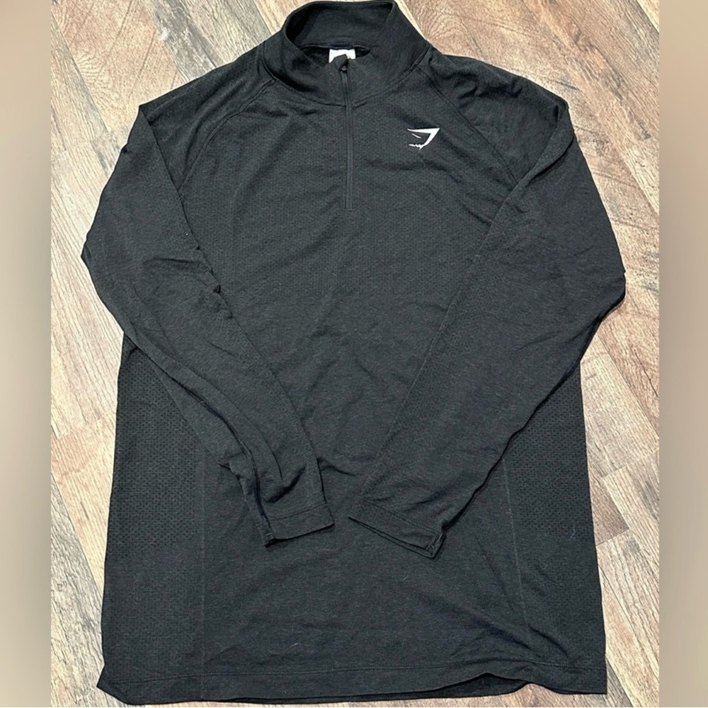 Gymshark Quarter-Zip long sleeve shirt - Size Large - Black/dark gray.